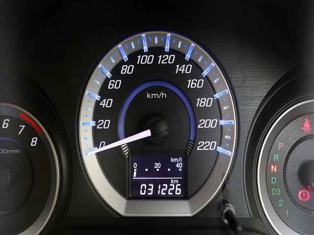 中古車の走行距離でベストな距離はある？確認ポイントとは？