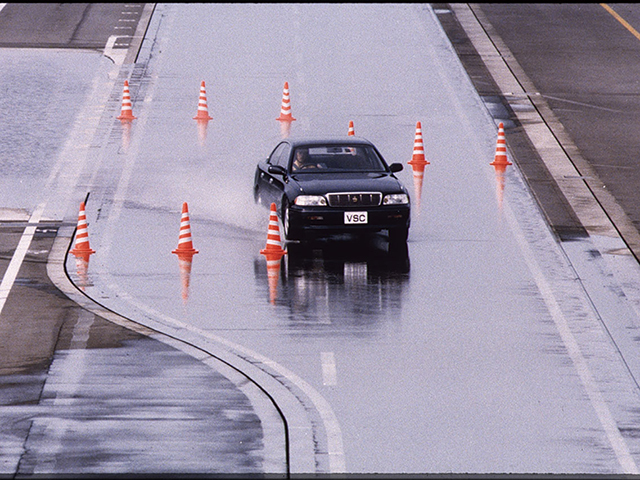 メカニズム進化論　ブレーキ編　車両安定制御の普及