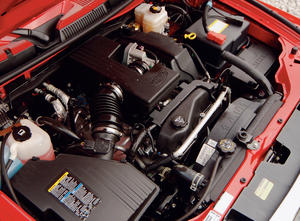 エンジンはトラックから高級SUVまで幅広く使われている、GM自慢のVortec3.5L、直5エンジンを専用チューン。223ps／31kgmを発揮