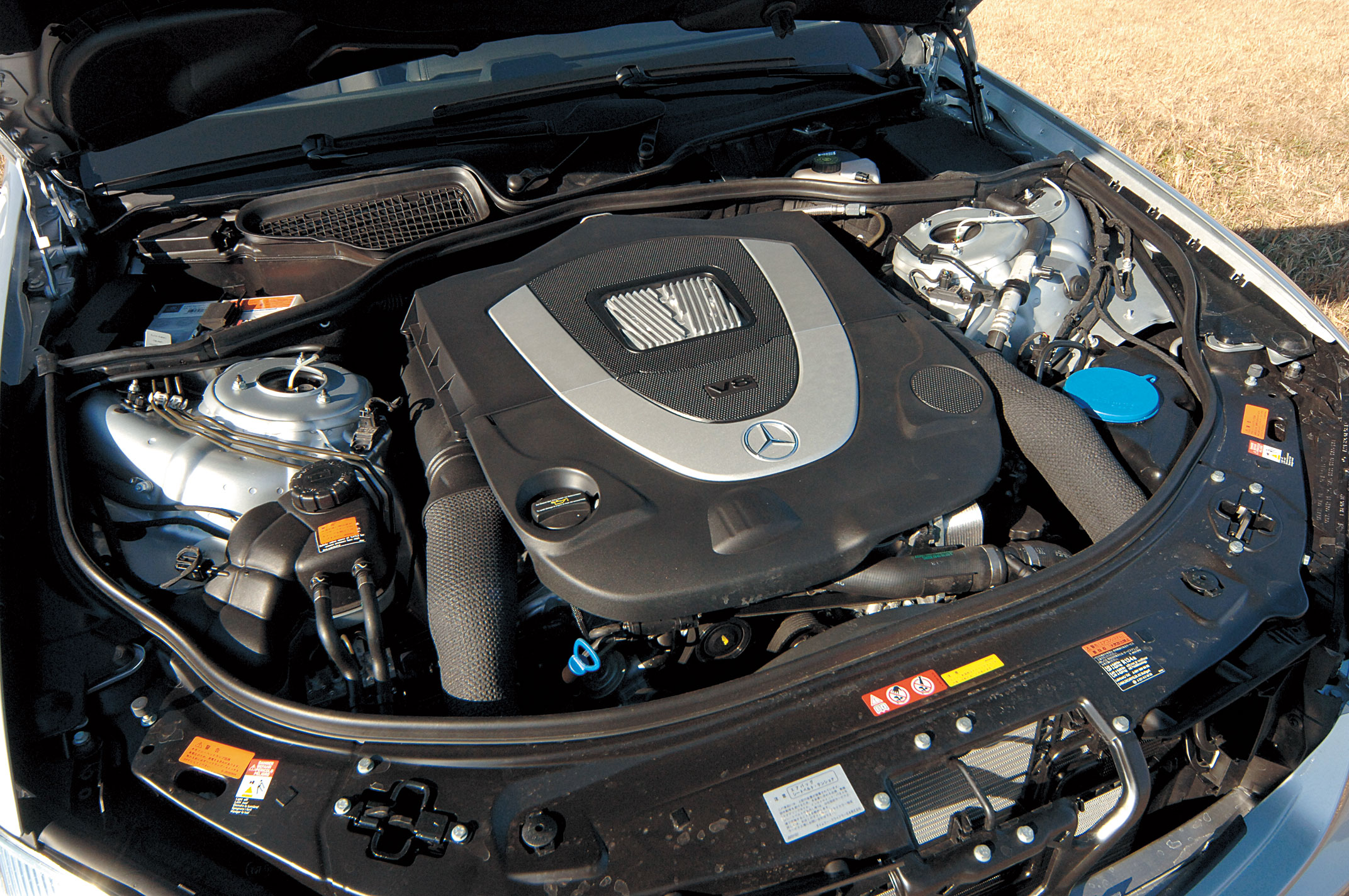 S500に搭載される5.5L、V8エンジンは最高出力387馬力、最大トルク54.0kgmを発揮する。高回転までシャープに吹ける