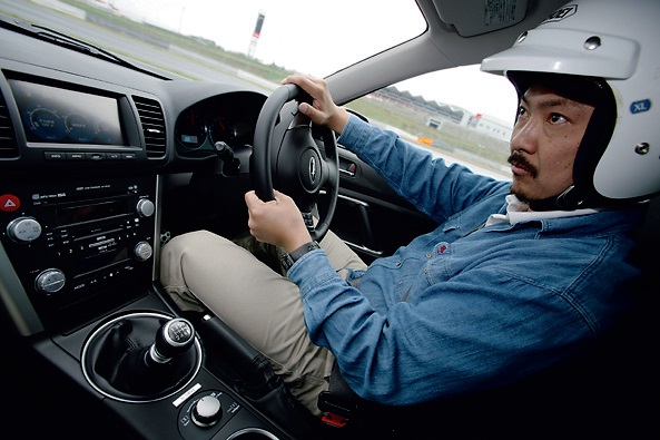 2.0GTスペックBのMTが従来の5速から6速に変更されたのは、MT派にはうれしい!! SI-DRIVEはATだけではなく、MT車にも標準装備されている