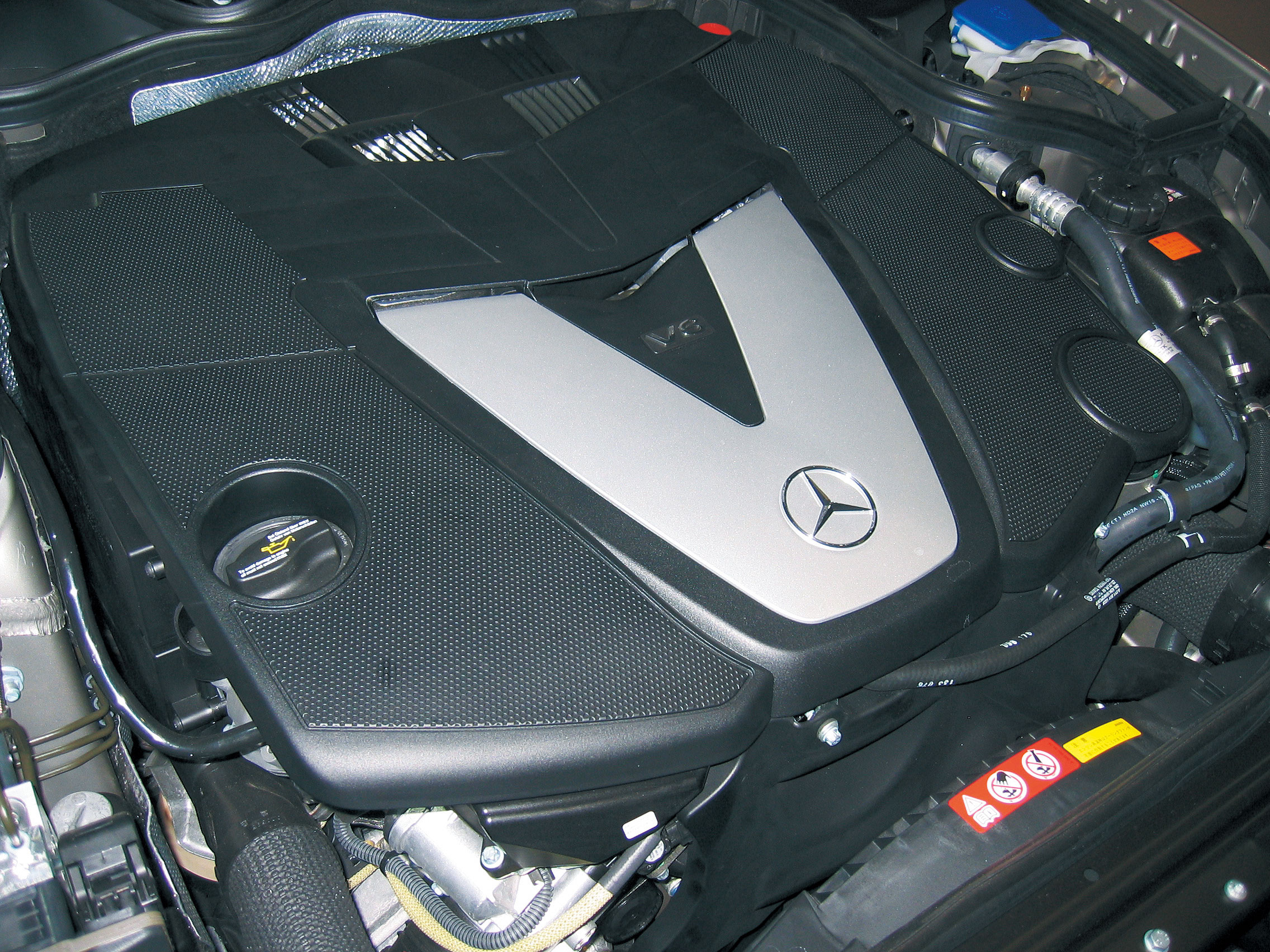 注目のディーゼルユニット3L V6は211ps／55.1kgm　5L並みの高トルクと加速力、2L直4並みの低燃費！！