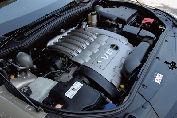 C5用のV6DOHC、3Lエンジンを5ps出力アップさせて搭載し、215ps／30.5kgmを発揮