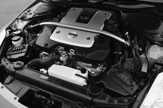 スカイラインと基本的には共通のVQ35HR。最高出力313馬力、最大トルク36.5kgmを発揮する。7500回転まで吹ける！！