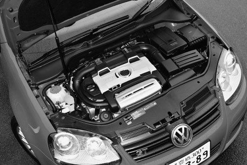 1.4Lの排気量にスーパーチャージャーとターボを組み合わせて2.4L並みのパフォーマンスを発揮。最高出力170馬力、最大トルク24.5kgmで10・15モード燃費は14.0km/L
