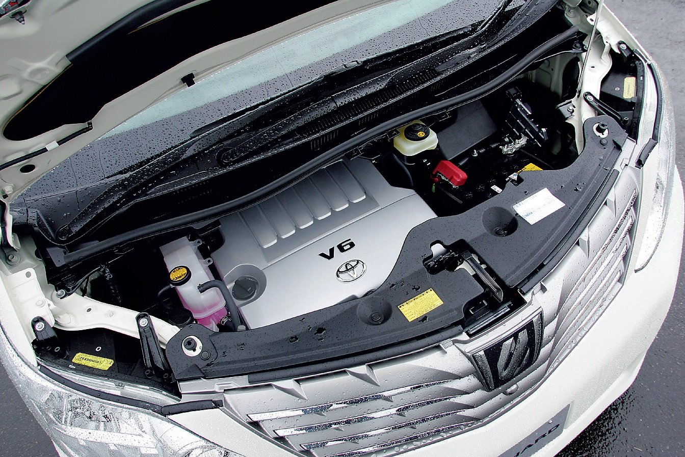 新型となったことでV6、3.5Lエンジンを搭載。10・15モード燃費で9.5km/L、0~100km/h加速で8.3秒というミニバンらしからぬ数値を叩き出す。2.4Lも含め、燃費の向上と走りの実力アップは驚き桃の木もの