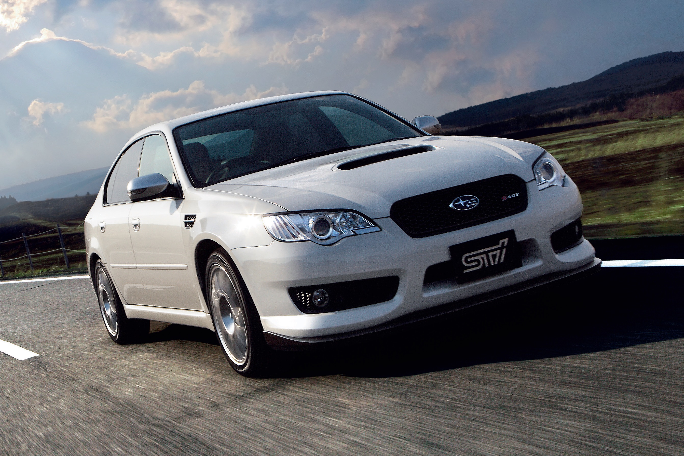 2.5Lターボ搭載！！　世界一運転のうまくなるクルマ レガシィS402セダン/ワゴン