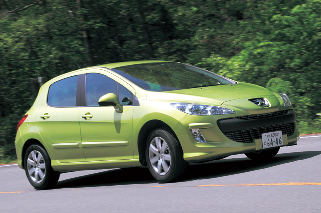 プレミアムとCieloは140ps/24.5kgmの1.6L直4ターボ+4速AT。GTIは175ps/24.5kgの1.6Lターボ+6MT。猫足は顕在