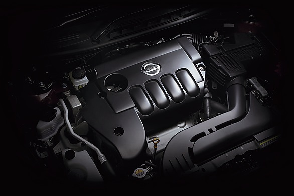 エンジンは2.5LがQR25DEと新型VQ25DE、3.5LはVQ35DEの3種類！　■2.5L直4DOHC ■167ps／5600rpm ■24.5kgm／40000rpm 先代からの改良版で7psのパワーアップ（4WD用） ●燃料：無鉛レギュラー