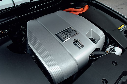 3.5L、V6エンジンにモーターを組み合わせ、システム出力は345馬力を発揮！！ アスリート3.5よりもパンチのある動力性能だ
