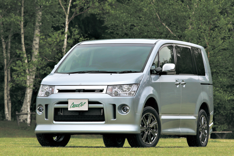 デリカD:5ローデスト Bカスタマイズパッケージ:RAYS製アルミ(4WD、18インチ)を新採用