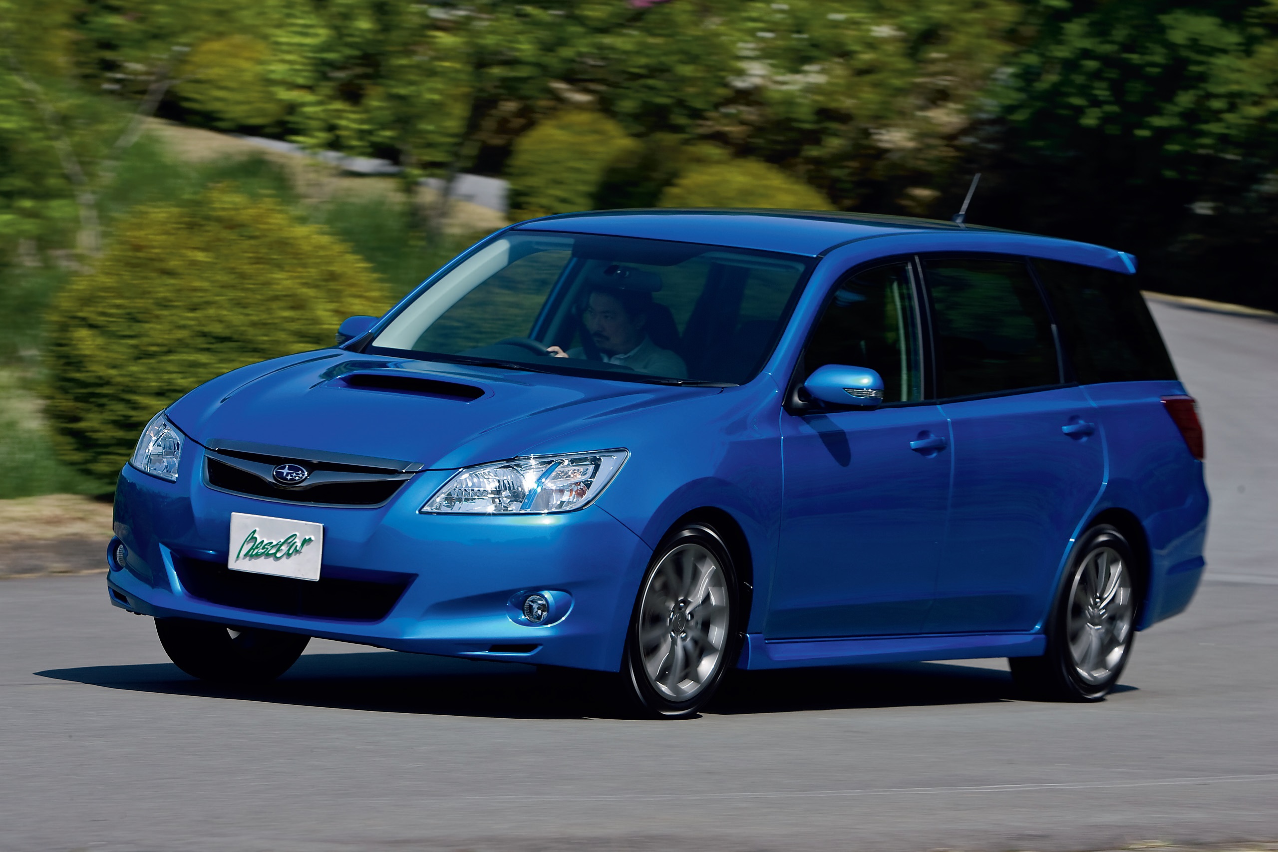 エクシーガの評価　乗用タイプミニバン販売不調のまま　これでいいのか？