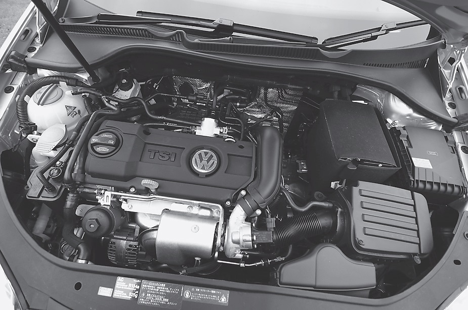 ターボによるシングルチャージ、水冷式インタークーラーなどを採用する新1.4TSIエンジン。0~100km/h加速9.4秒、最高速度197km/h(ドイツ仕様)は2L FSIエンジンと同等の性能