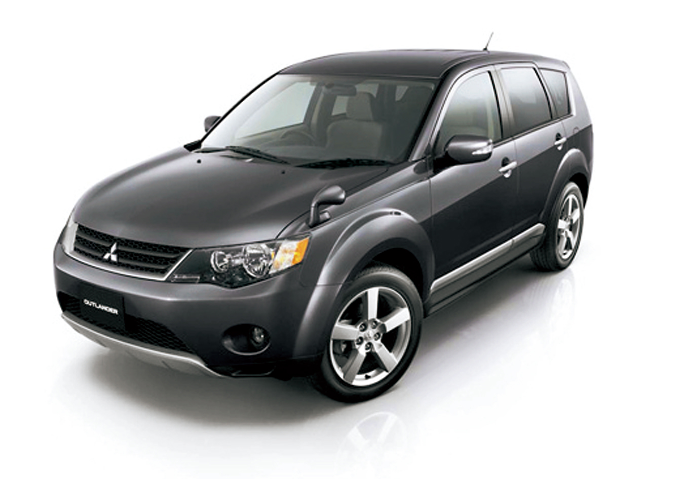 8月28日／一部改良　三菱アウトランダー