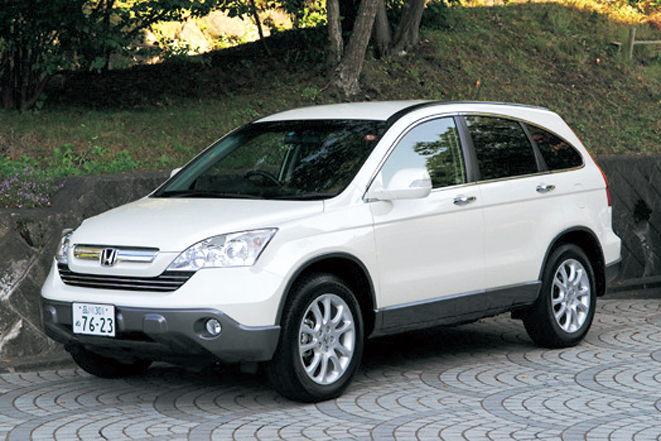 デビュー後2年となるCR-V。欧州などではヒットしているものの、最近日本では話題になることは少ない。初めてのマイチェンでは外観にいっさい手を入れなかった。そこがちょっと残念