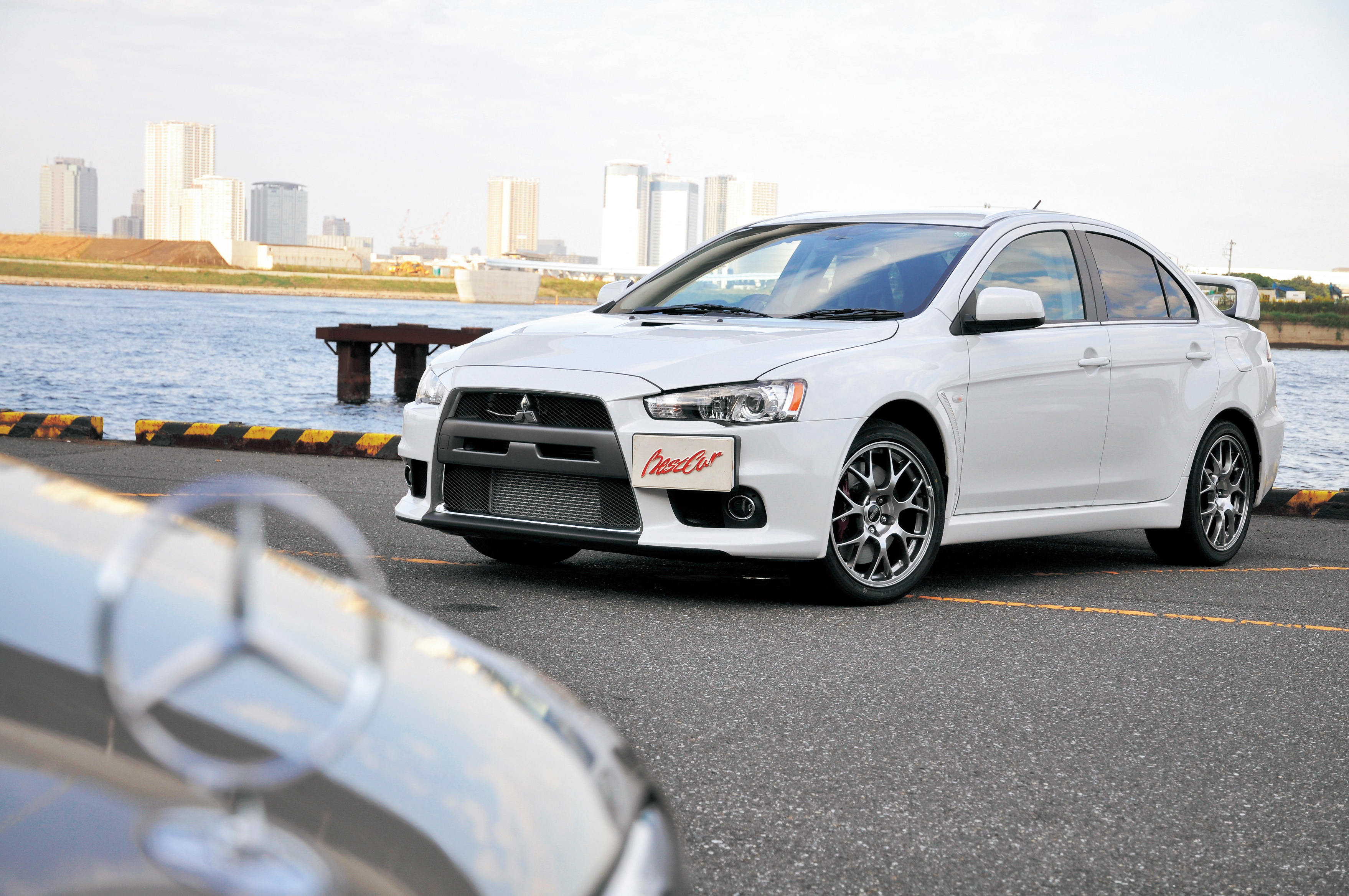 ランエボXプレミアム505万円！！vs500万円級輸入車 ついに街中に