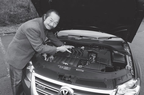 R36専用チューンが施された299ps/35.7kgmの3.6L V6に6速DSGを組み合わせる。外観は専用バンパーやリアスポイラーなどのエアロパーツや235/40R18タイヤを装備