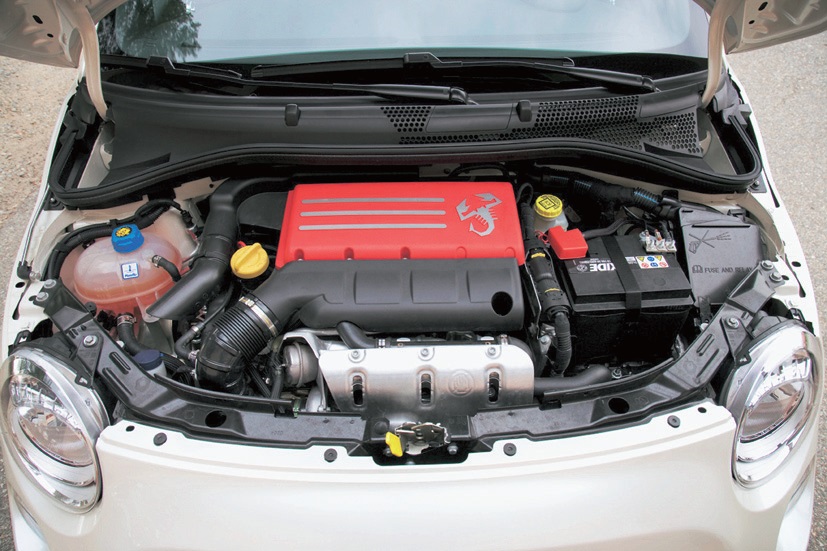 1.4Lターボは135psを発生。スポーツスイッチをオンにすると、最大トルクが向上するとともにステアリングのパワーアシスト量を減らし、ダイレクト感を増す