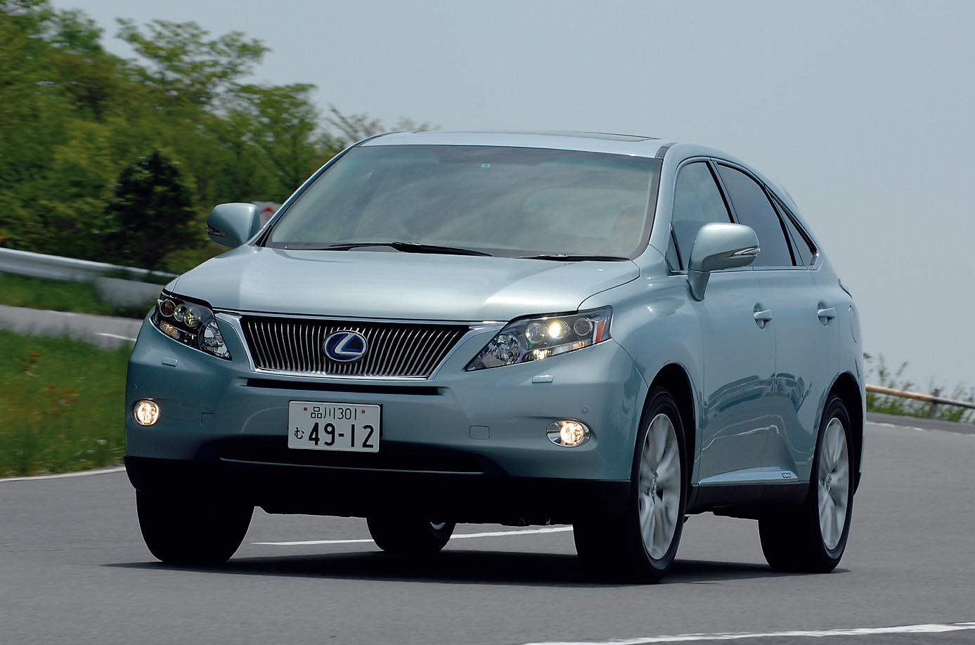 パワーと燃費を両立させたハイブリッド　レクサスRXの魅力度は！？