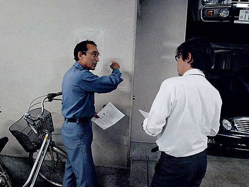 弊社の駐車場でEV用200V電源の設置工事を見積もり。約8万円也