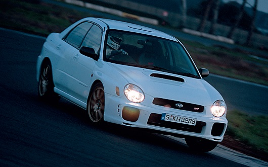 2001 typeRA specC 薄型ガラスの採用、ルーフパネルの薄板化などで、ベースのSTI type RAに比べ、約90kgの軽量化を実現。トルクも1.2kgm上げられた