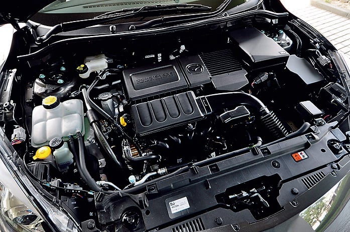1.5Lエンジンは111ps、14.3kgmで、マツダ車としてはデミオに続く2モデル目のCVT搭載車