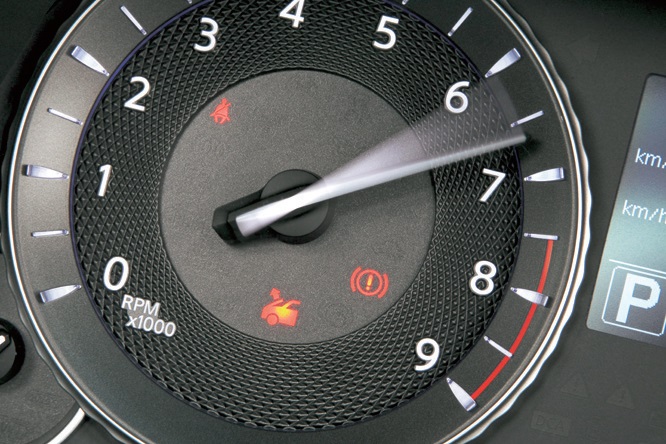 3.7L、VVELエンジンは7500rpmまでイッキに吹ける!!