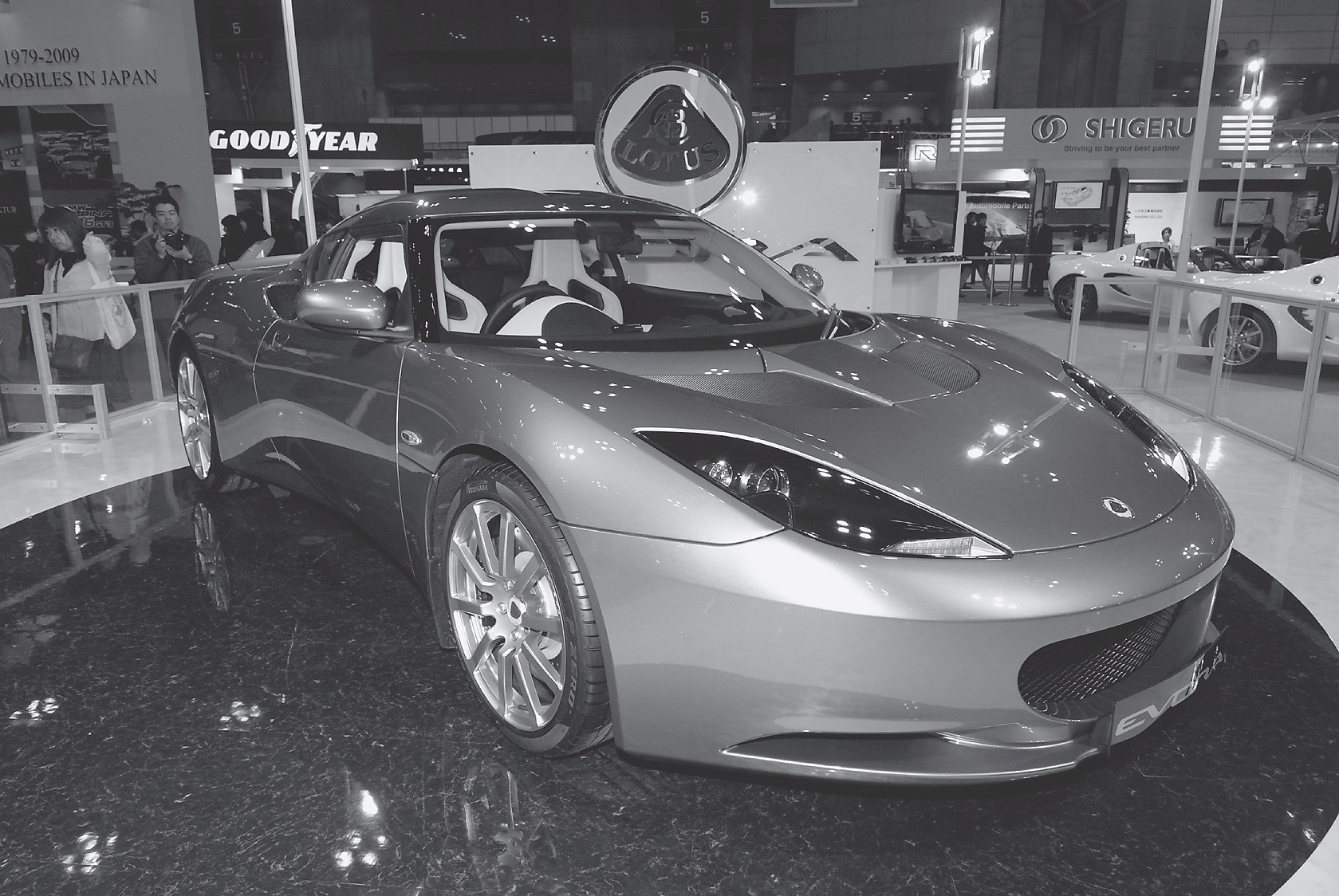 クラストップレベルの運動性能と優れた環境性能の2＋2スポーツ　ロータスエヴォーラ