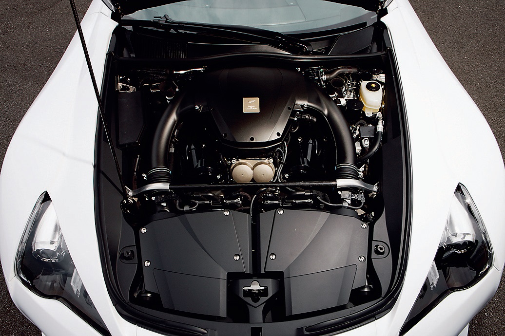 エンジンは72度のV10で排気量は4805cc。最高出力は560ps／8700rpm