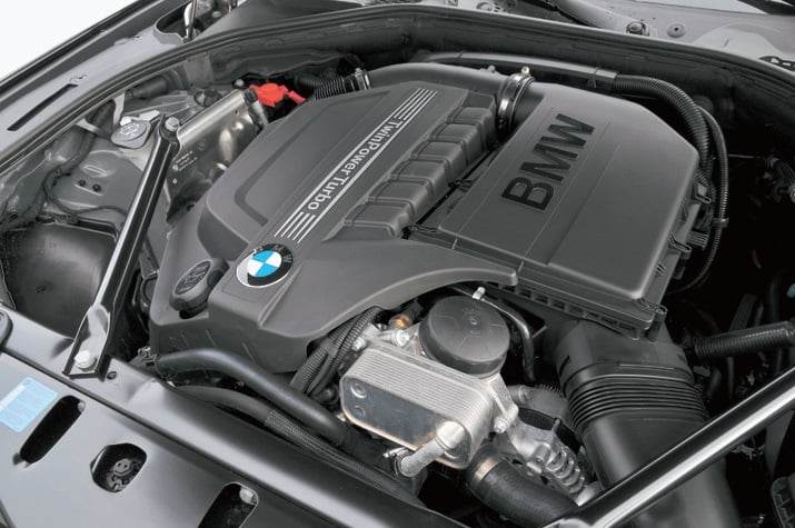 535iのエンジンは、3L、直6ターボの306馬力。燃費性能は先代の530iよりも11%向上
