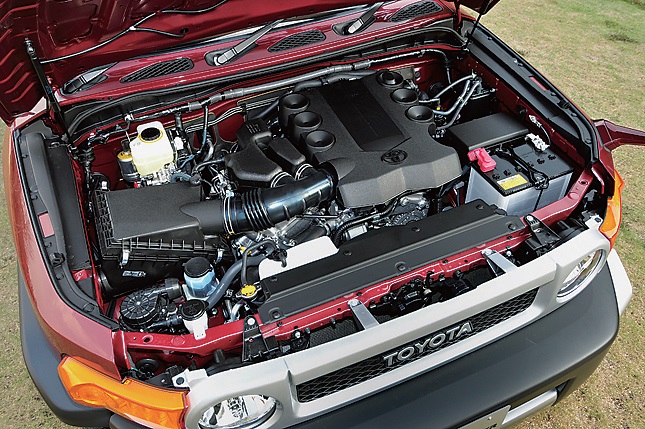 エンジンは4L、V6DOHC プラドと同じ3955cc、276ps/38.8kgmをマークするV6は静粛性も高い