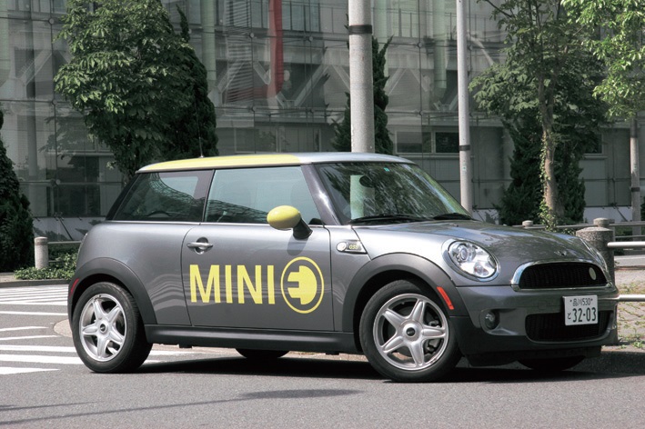 BMWのウェブサイトはwww.bmw.co.jp、ミニのサイトはwww.mini.jpだ。一度見に行こう!