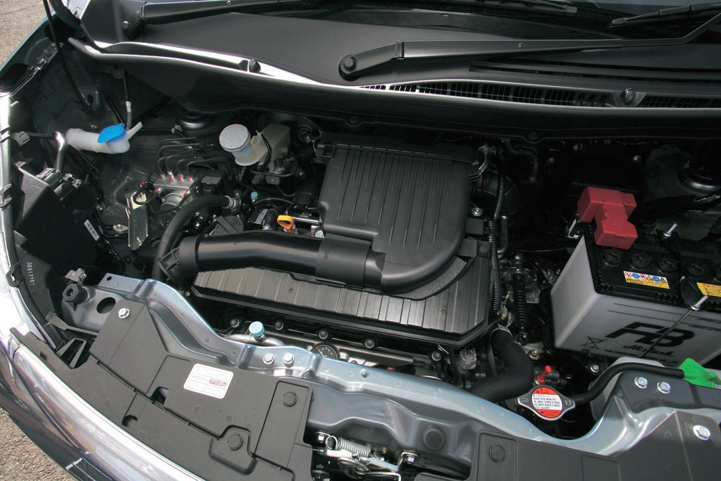 エンジンは1.2Lのみ。すべてCVTと組み合わされる。両側スライドの高い使い勝手もそうだが、街中でのしっかりとした走りを、ぜひ体感してほしいぞ!