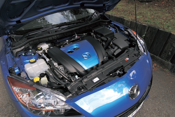 圧縮比12を実現した2LSKYACTIV。154ps/19.8kgmを発揮する