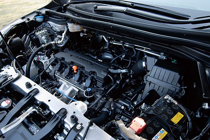 2Lはクラストップの15.4km/L! ■20G FF/CVT ■エンジン=2L i-VTEC ■最高出力=150ps/6200rpm ■最大トルク=19.5kgm/4300rpm ■10・15モード燃費=15.4km/L ■エコカー減税=50%対象車 2.4Lは20ps/0.2kgmアップ! ■24G 4WD/5速AT ■エンジン=2.4L直4 i-VTEC ■最高出力=190ps/7000rpm ■最大トルク=22.6kgm/4400rpm ■10・15モード燃費=12.2km/L ■エコカー減税=50%対象車