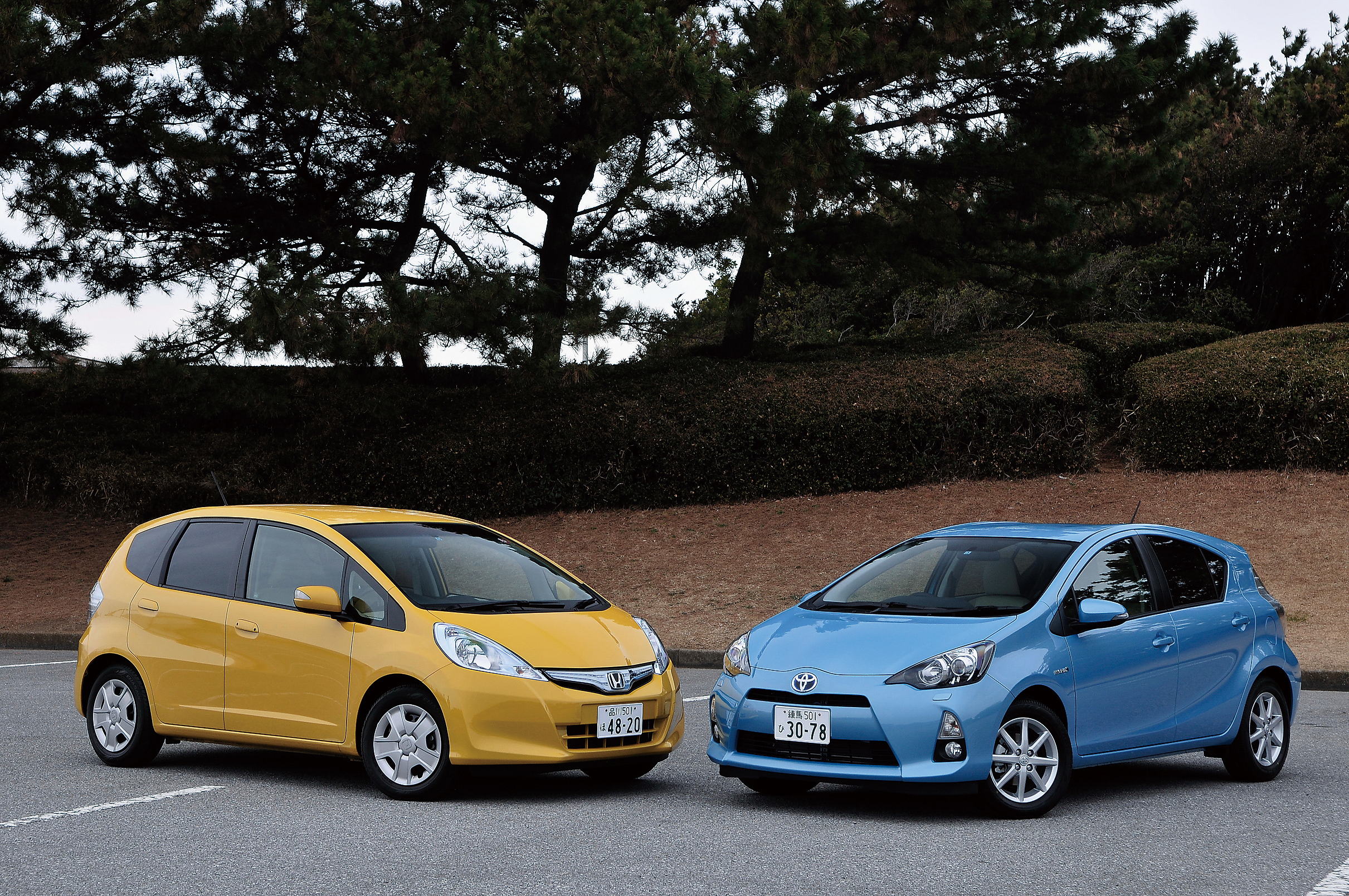 対決1／コンパクトHV頂上対決　トヨタ　アクアvsホンダ　フィットHV