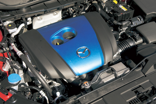 1997cc 155ps／6000rpm 20.0kgm／4000rpm JC08モード燃費16.0km／L