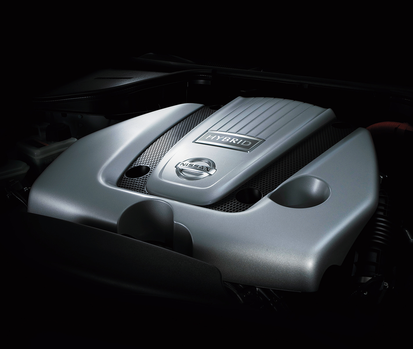 フーガHVと共通の3.5L、DOHCエンジンに高性能モーターを組み合わせたパワフルなユニット。スタートから高速走行まで、さまざまな状況で充分な走行性能と省燃費を実現している