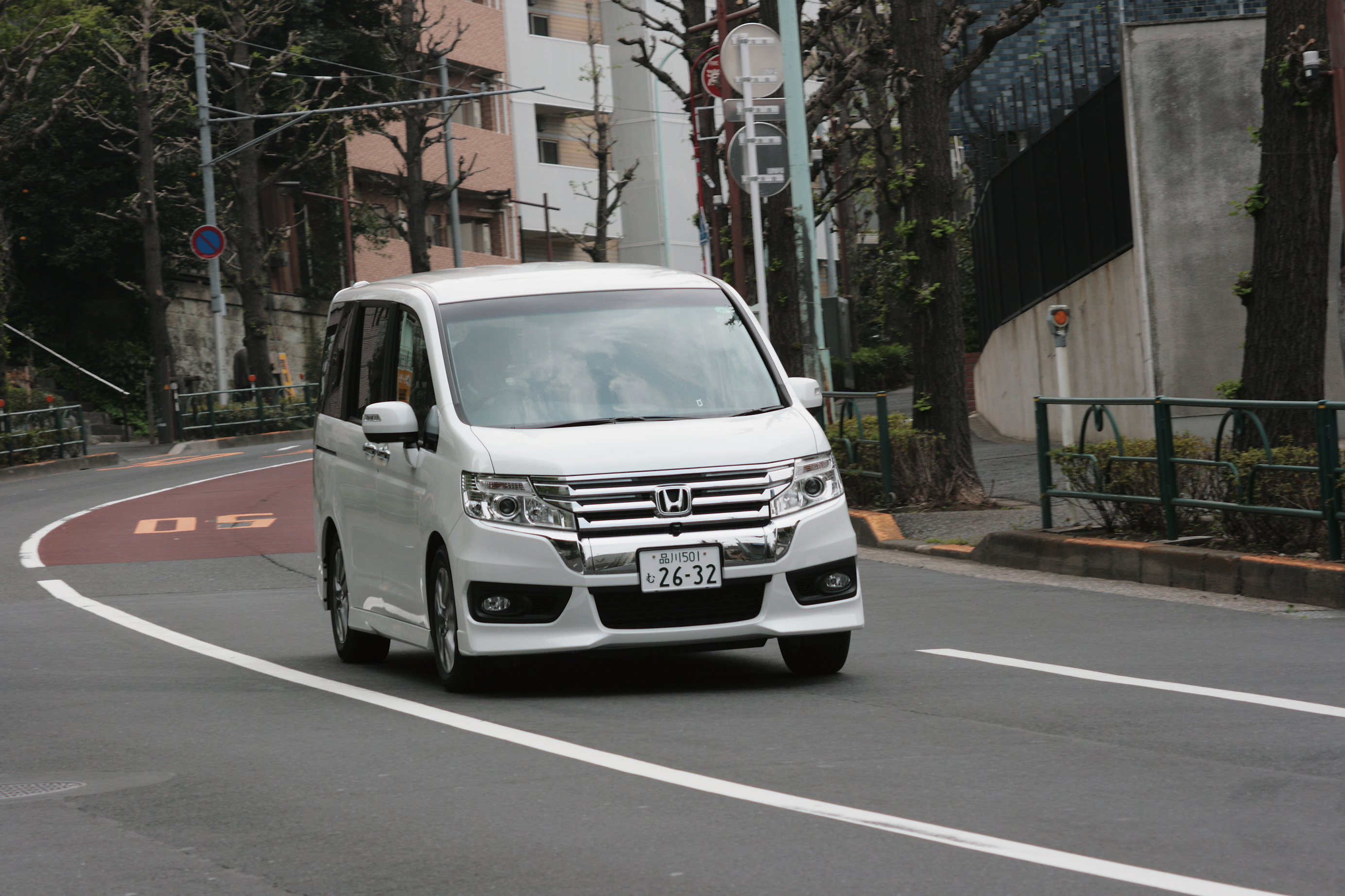 ホンダNEWステップワゴン試乗　ライバルと互角以上の燃費性能を実現！