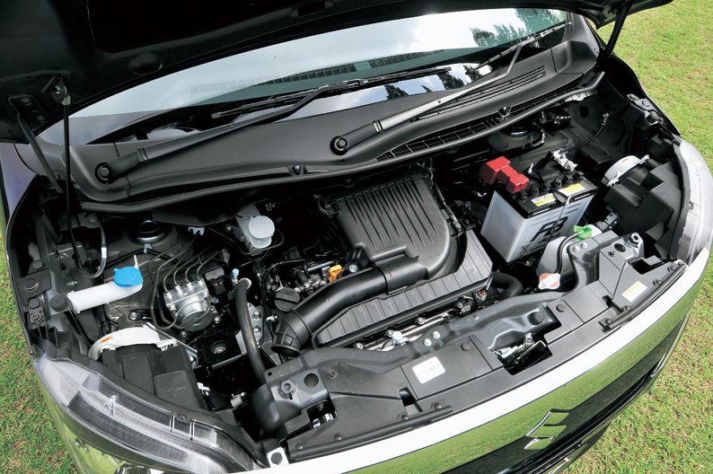 アイドリングストップ採用車は、低粘度CVTオイルの採用で、21.8km／Lの燃費（JC08モード）を誇っている