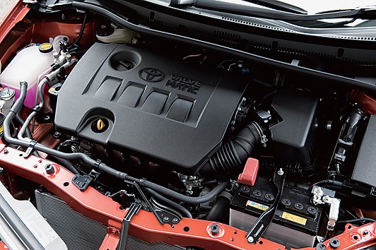 RSに搭載の2ZR-FAE1.8Lは6MTに合わせ、プレミアムガソリン仕様となり、最大トルク18.4kgmを発生