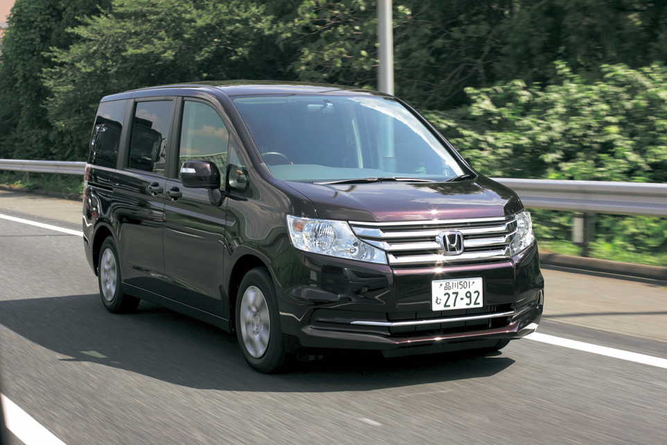 STEPWAGON:1996年デビュー。’09年10月に現行型の4代目登場。’10年の年間販売で11年ぶり首位