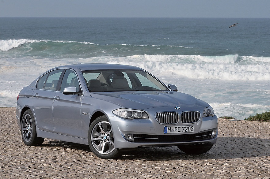 大変評判の高いBMW。5シリーズHVのライバルはレクサスGSとこの新型クラウン