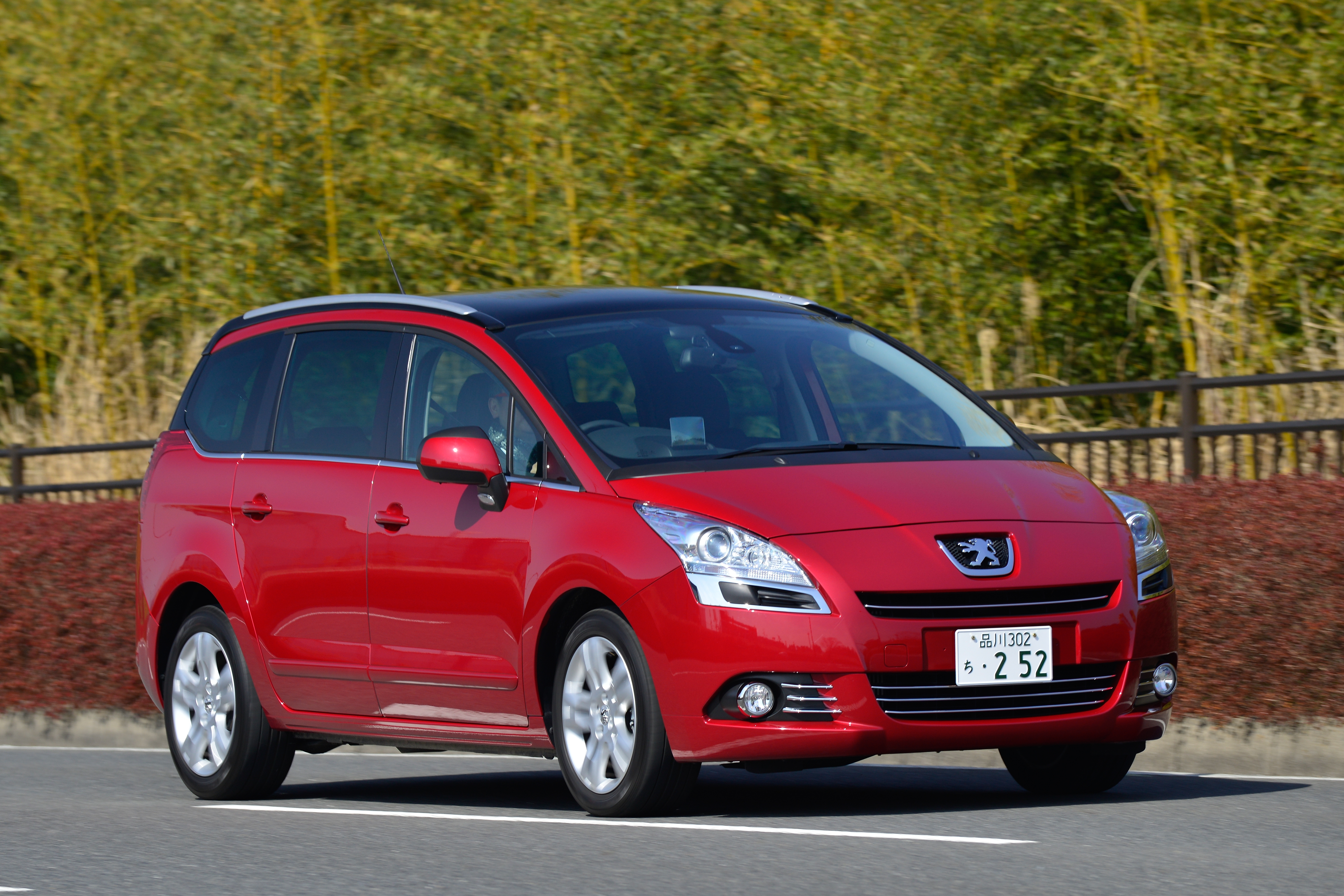 3列シート7人乗りのフレンチミニバン、プジョー5008の実力はいかに？