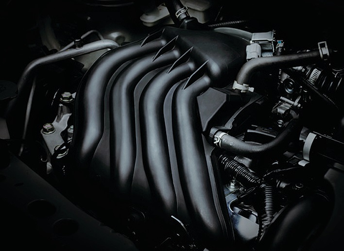 直列4気筒、1.5LのHD15DEを搭載する「マーチNISMOS」。116ps/6000rpm、15.9kgm/3600rpmを発揮する