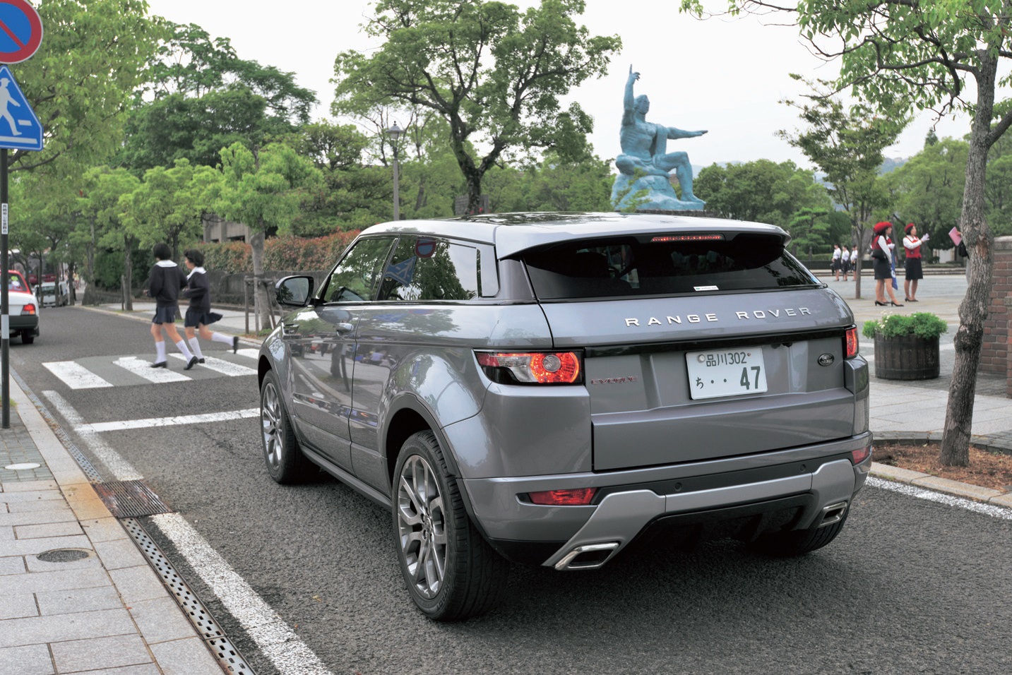 長崎市街の道は狭い。しかし、1900mmもあるイヴォークの使いやすさで大きさを感じさせない