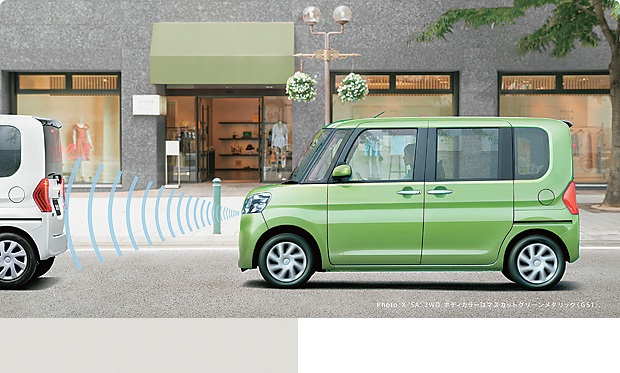 自動ブレーキ搭載! いわゆる自動ブレーキ機能に加え、誤発進抑制制御機能、先行者発進お知らせ機能などを備えたスマートアシストを全グレードに設定(5万円高)。最新の予防安全性にも対応