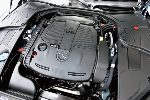 S400ハイブリッド 新型はE400ハイブリッドがエントリーモデルとなり、S550ロングに対して標準ボディ仕様