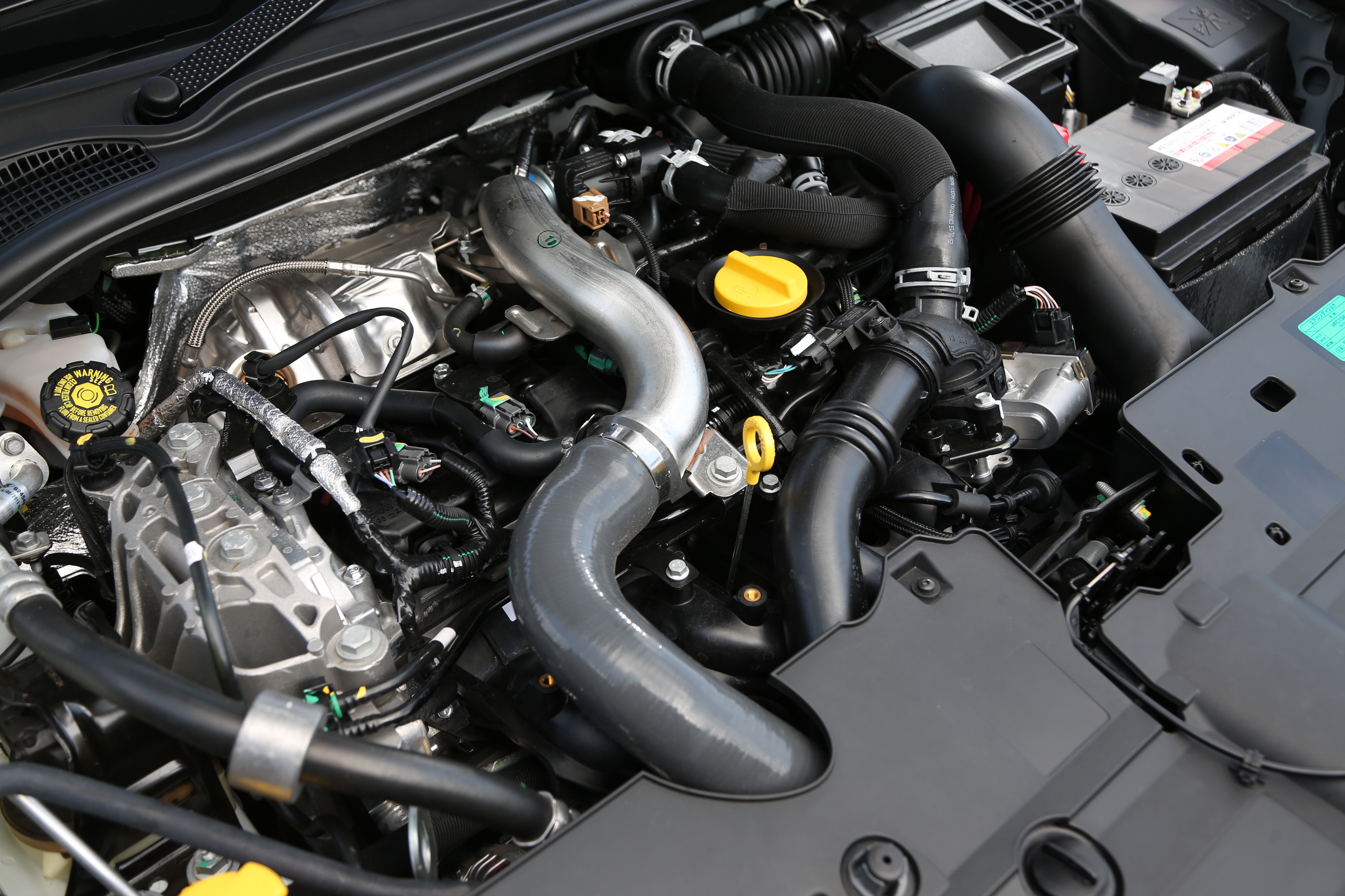 1.6L、直4ターボは最高出力200psを発揮。最大トルクの24.5kgmはわずか1750rpmという低回転で発揮するフラットトルク型