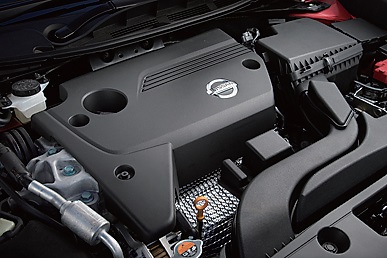 エンジンは173ps/23.9kgmの直4 、2.5L、QR25DEを搭載